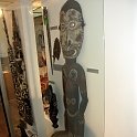 bu-00279-1 papua-neuguinea mittlerer sepik,holz-figur,ausstellung,arth